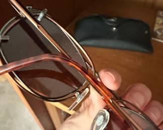 Simmons Vintage Sunglasses with Case