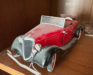 Solido 1934 Ford V8 Roadster Diecast Model