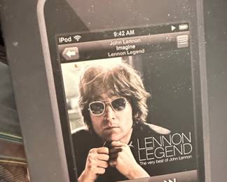 Apple iPod Touch (1st Generation) 8GB - John Lennon Edition