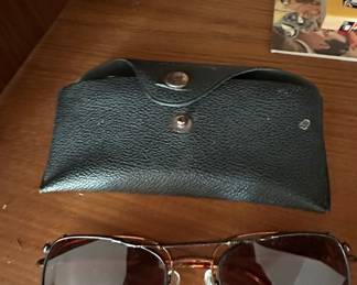 Simmons Vintage Sunglasses with Case
