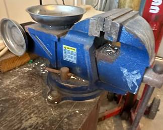 Central Forge 4 Inch Cast Iron Bench Vise with Swivel Base