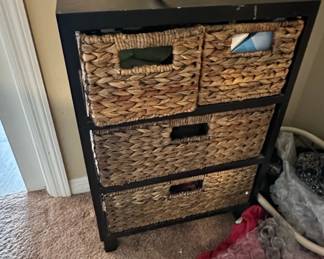 Safavieh Halle 3 Wicker Basket Storage Side Table