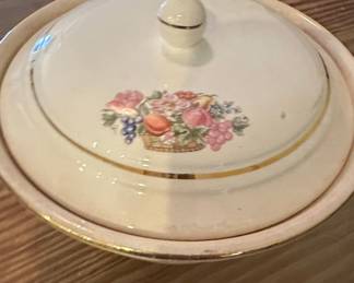 Harker Bakerite "Lovelace" Casserole Dish with Lid