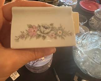 The Indispensable Dispenser Toothpaste Squeezer