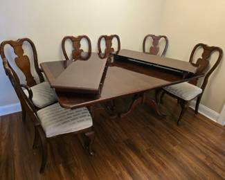 Table, 6 chairs ready, 2 leaves.