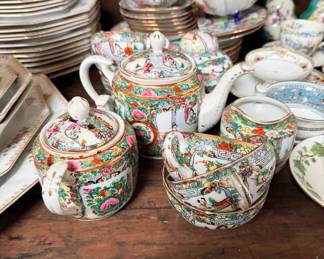 tea pots and tea cups