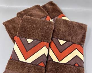 Lot 283 | Cordouroy Chevron Fieldcrest Vintage Finger
