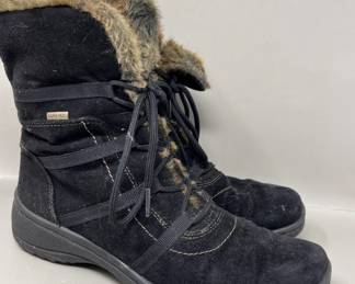 Lot 260 | Ara Suede Ankle Winter Boot apprx sz7.5/8
