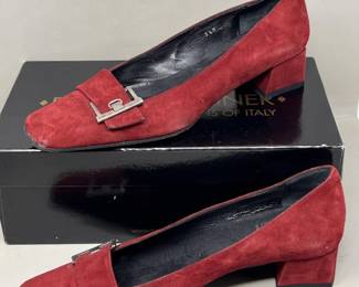 Lot 60 | Sz 7.5 Ladies Vintage Suede Joan & David Heels
