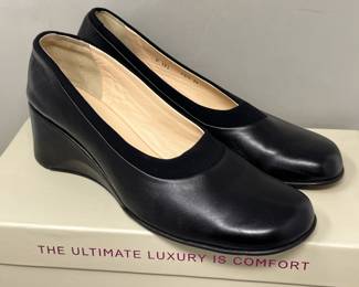 Lot 63 | sz 38.5 Ladies Taryn Rose Leather Wedge Heels
