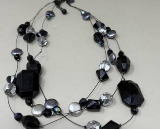 Lot 168 | Floating Pearl Necklace Hand Made
