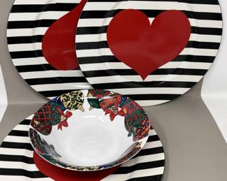 Lot 191 | Heart Holiday Christmas Bowl, Chargers
