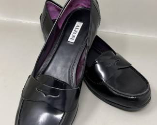 Lot 251 | Sz8 Ladies Alfani Leather Penny Loafer Heel Shoe
