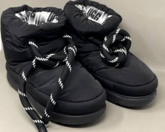 Lot 56 | sz7 Ladies Puffy Ugg Boots Boot Winter Pair Uggs
