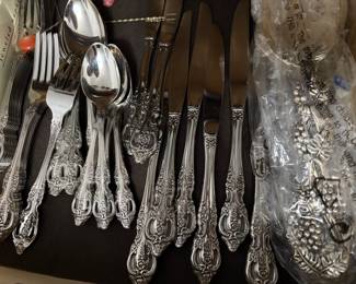 Oneida Michelangelo Flatware and Arthur Court Serving pieces