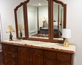 Thomasville Fisher Park Dresser with Mirror