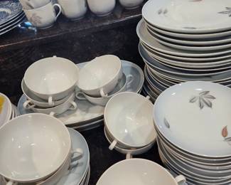 A Vintage Set of Bing Grondahl Copenhagen 'Falling Leaves' - Denmark