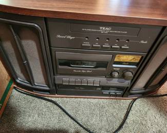 Teac Reproduction of a Vintage Radio/Turntable