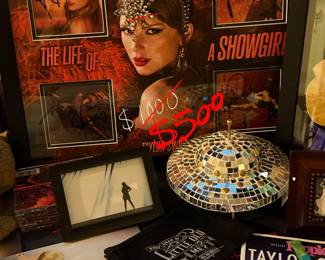 50% off Taylor Swift The Life of a Showgirl 4 autographs framed 