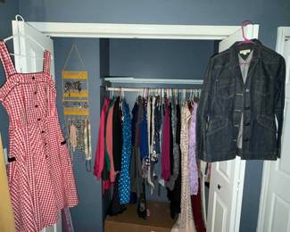 Vintage & Y2K Clothing: Dresses, Tees & Jackets (S–2XL)