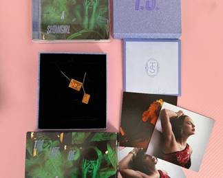  Taylor Swift The Life of a Showgirl  It’s Rapturous box set