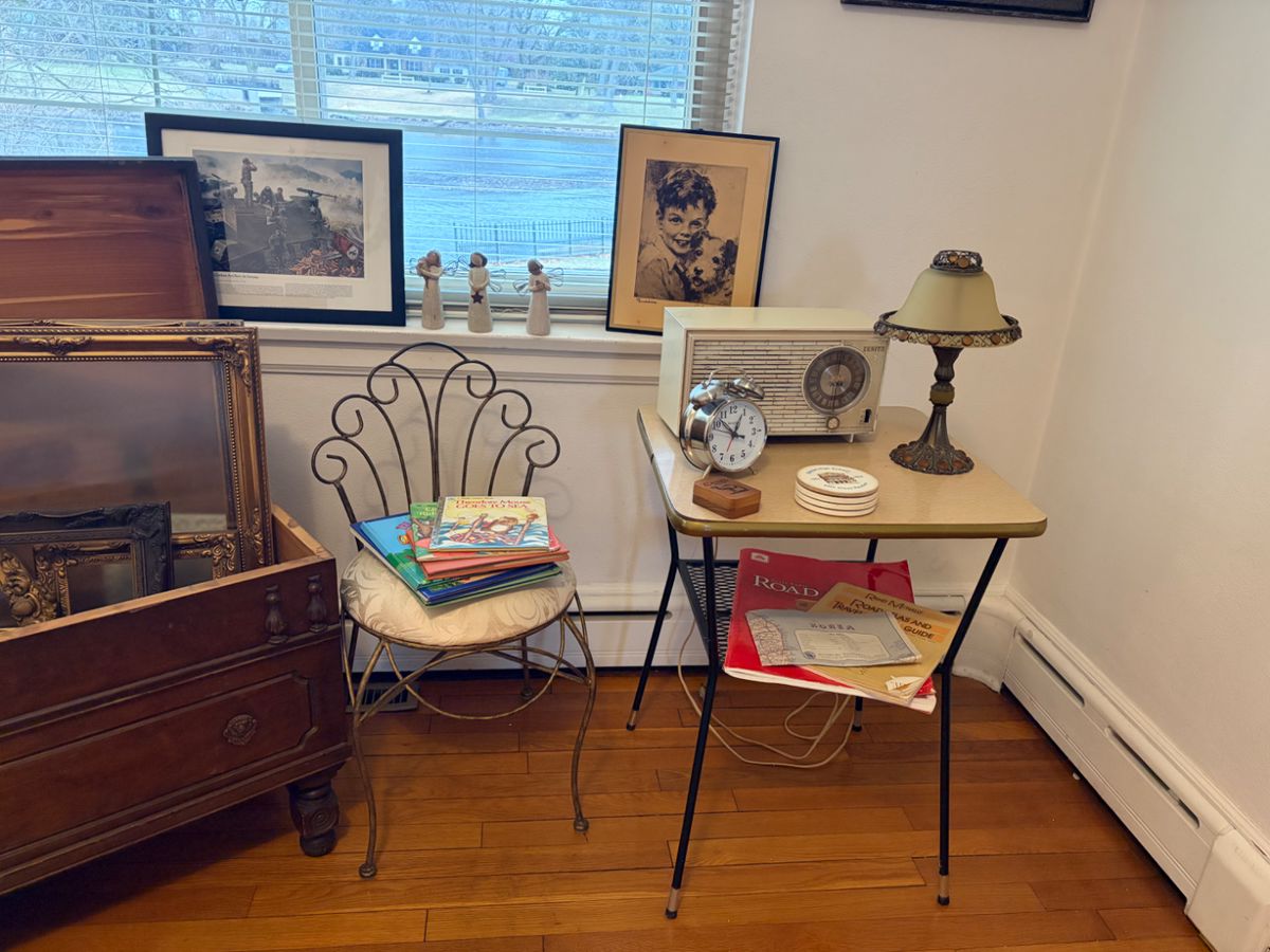 Cedar Chest, Retro Tabel