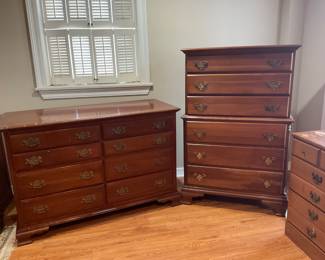 Vintage highboy and dresser set.. in fantastic condition 