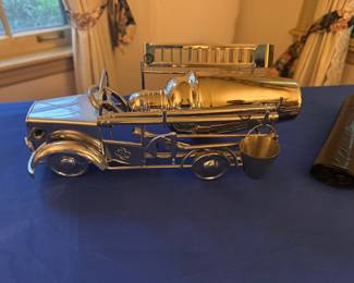 VINTAGE CHROME PLATED FIRE ENGINE COCKTAIL SHAKER  BAR SET