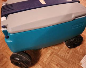 Rubbermaid wheeled cooler