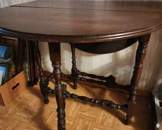Beautiful gate leg table