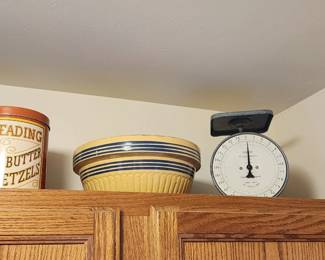 Yelloware bowl kitchen scale