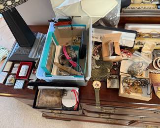 Lots of beautiful jewelry!