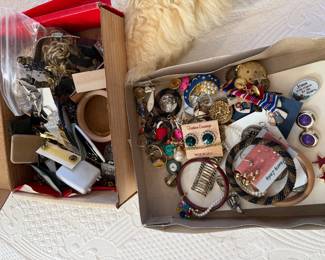 Lots of beautiful jewelry!