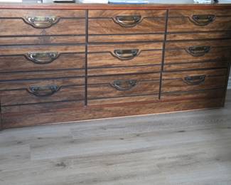 9 shelves dresser
