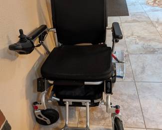 Electric mobility scooter