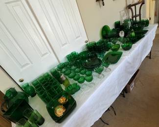 Large collection of vintage anchor, hunting glassware