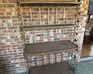 Available on the ONLINE PreSale: www.estatesales.net/NC/Huntersville/28078/marketplace/79426