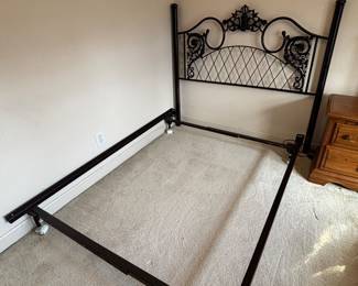 Available on the ONLINE PreSale: www.estatesales.net/NC/Huntersville/28078/marketplace/79426