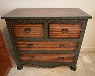 Available on the ONLINE PreSale: www.estatesales.net/NC/Huntersville/28078/marketplace/79426