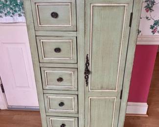 Available on the ONLINE PreSale: www.estatesales.net/NC/Huntersville/28078/marketplace/79426