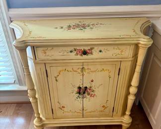 Available on the ONLINE PreSale: www.estatesales.net/NC/Huntersville/28078/marketplace/79426