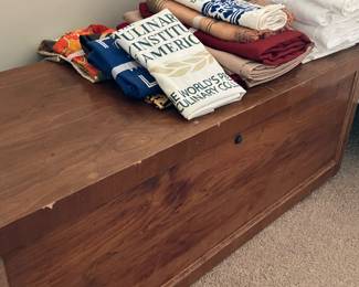 Lane cedar chest