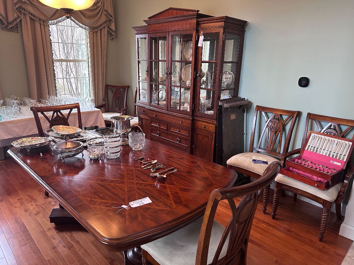 Universal dining room table with 2 leaves, 6 chairs, china cabinet, and buffet