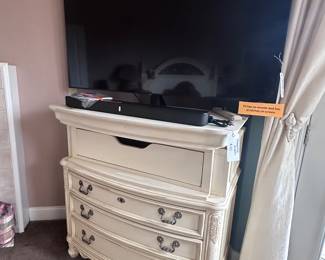 Thomasville Impression dresser