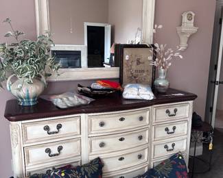 Thomasville Impressions dresser with mirror