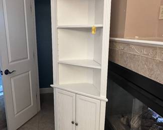 Corner cabinet
