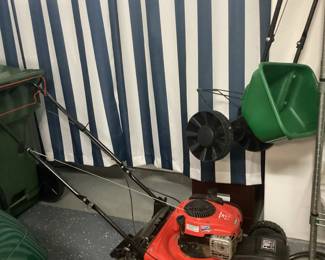 Self-propelled push lawnmower mower