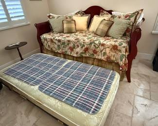 Twin Day Bed that converts to a King