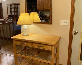 Kitchen island, lamp, mirror, table
