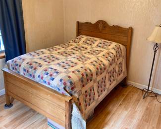 Full size antique bed